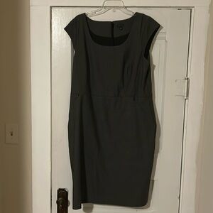 Ann Taylor dress with pockets, sleeveless, scoop neck, stretchy. Very classy